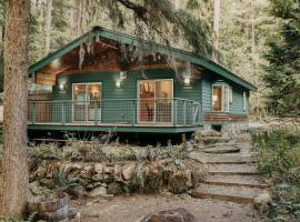 Glacier Springs Cabin 60 - Soaker Tub - Blu-Ray - Sleeps 4，位于Maple Falls的酒店