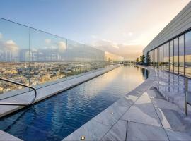 Superlative 24th Floor Apartment Mercury Tower by Buena Vista，位于帕切维拉的酒店