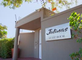 Julinas Guesthouse，位于Panorama的酒店