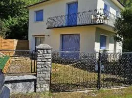 Maquis Foch House With Parking and Garden Near Town