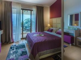 Rahoni Cronwell Hotel by Diomedes Group，位于尼尔斯吉尼的带泳池的酒店