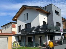 Casa Darcellas - Nuovo Trilocale full electric vicino Bergamo e Milano，位于达尔米内的酒店