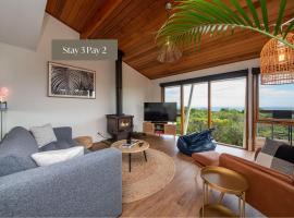 TJ's Tree House with Ocean Views，位于肖恩克角的酒店