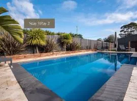 Waterfall Gully Retreat with Gas heated Pool