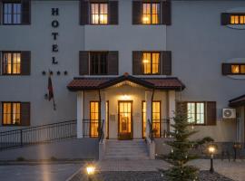 Hotel Pušyno Namai，位于Tirkšliai的酒店