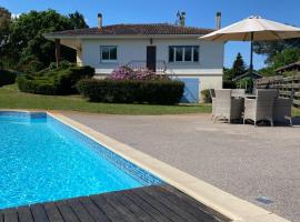 Maison Pierre 3 bedroom house with swimming pool，位于莱昂的酒店