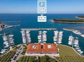 Boutique Hotel Nautica - SPA & wellness, FREE Parking, Pet friendly，位于诺维格勒伊斯特拉的带按摩浴缸的酒店