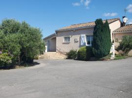 Villa privée au calme avec gand jardin et terrasse，位于Bout-du-Pont-de-Larn的酒店