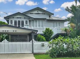 Lakehouse Properties - Alia's Estate - Central Cairns，位于凯恩斯的酒店