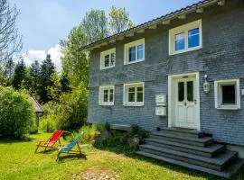 Mit Blick auf Bergwiesen - Familienfreundliches Bauernhaus im Westallgäu