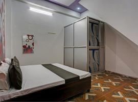 OYO Flagship Hotel Red Rose，位于Nārnaul的酒店