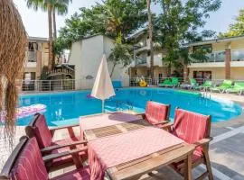 Tropic Beach Club & Resort - Side