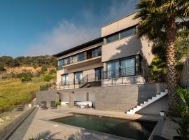 4 BR vila 25 minutes to Barcelona Fantastic sea views pool，位于阿莱利亚的酒店