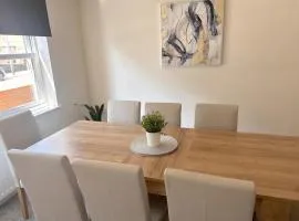 Spacious Luxurious Serviced Accommodation 6