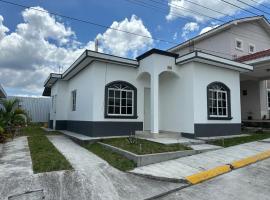 House in Santa Rosa de Copan Residencial Palmira，位于科潘省圣罗莎的酒店