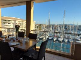 Residence Cap Hermes, Incroyable Vue sur le port,，位于弗雷瑞斯的酒店