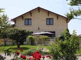 Maison confortable avec jardin à Lahosse, 90 m²，位于Lahosse的酒店