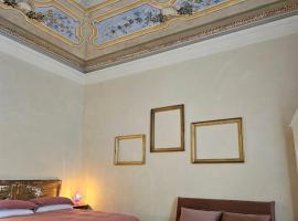 Blu Oltremare camere bijoux，位于瓦拉泽的住宿加早餐旅馆