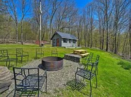 Fire Pit and Gas Grill Secluded Studio in Milford!