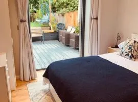 Ensuite guest room - Private entrance, no pets