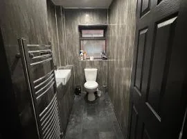 2 Double Bedrooms 1 Bathroom Near Train Station