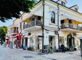 Symphony Hostel Shkoder，位于斯库台的宠物友好酒店