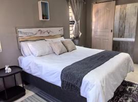 SERENITY VILLA Self Catering Apartment，位于哈博罗内的家庭/亲子酒店
