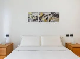 App 19 Elegante Mansarda con Terrazzo e Parcheggio