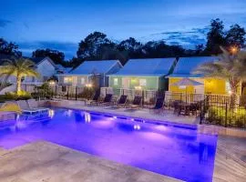 Quaint Cottage with Private Pool-Walk to Everything