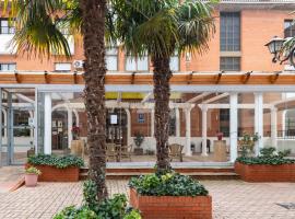 Hotel Dracos Cebreros，位于塞夫雷罗斯的酒店