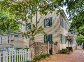 Updated Historic Villa 3 BR suites Walk Everywhere，位于萨凡纳的酒店