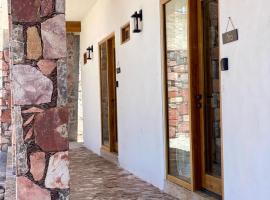 El Callejón HIERRO，位于雷亚尔卡托尔塞的酒店