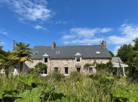 House between sea and countryside，位于Plévenon的酒店