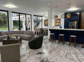 Elegant, Modern style Villa in Playa Nueva Romana2，位于Boca del Soco的酒店