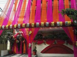 entire 9 BHK villa for marriages and parties，位于古尔冈的酒店