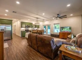 Brazos River Escape, Hot Tub, Indoor Pickleball, Firepit, Fishing, Kayaking, Nature Trail