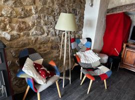 La Cigale Ardéchoise, Cozy - View - Quiet，位于Chalencon的酒店