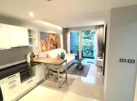 EMERALD TERRACE CONDO 52-FAMILY 1 Bedroom POOL VIEW