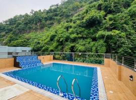 Luxury Shri Shyam A Peaceful Stay near Har Ki Paudi Haridwar，位于哈里瓦的酒店