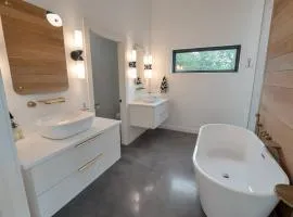 Luxury Lakeview Retreat