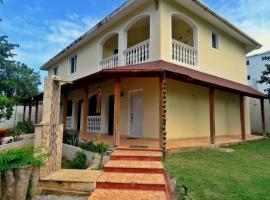Casa ARCOIRIS，位于拉斯加勒拉斯的旅馆