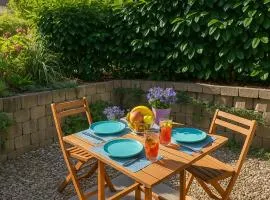 Cozy Terrace Studio near Düsseldorf Messe-Fair & Airport I 15 Min