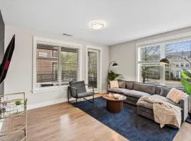 Luxurious King 3BR Suite in Waverly Charlotte!