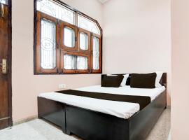 SPOT ON guest house，位于Bulandshahr的酒店