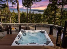 Eagles Nest - Hot Tub & Lake Views，位于Somers的酒店