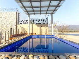 Heartland- Ganga Villa with Jacuzzi and private lift，位于瑞诗凯诗的酒店