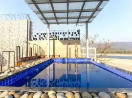 Heartland- Ganga Villa with Jacuzzi and private lift