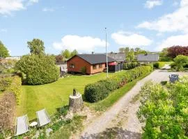 2 Bedroom Cozy Home In Knebel