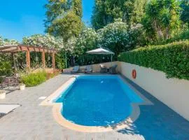 Blue Coast Suites - Seaside Retreat with Pool in Exclusive Kommeno