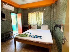 DIGHA HOTEL DEBO-PRIYA # INN - With Free Wi-fi - Parking - Restaurant Services Available - Near Sea Beach - Fully Air Conditioned Hotel，位于迪卡的酒店